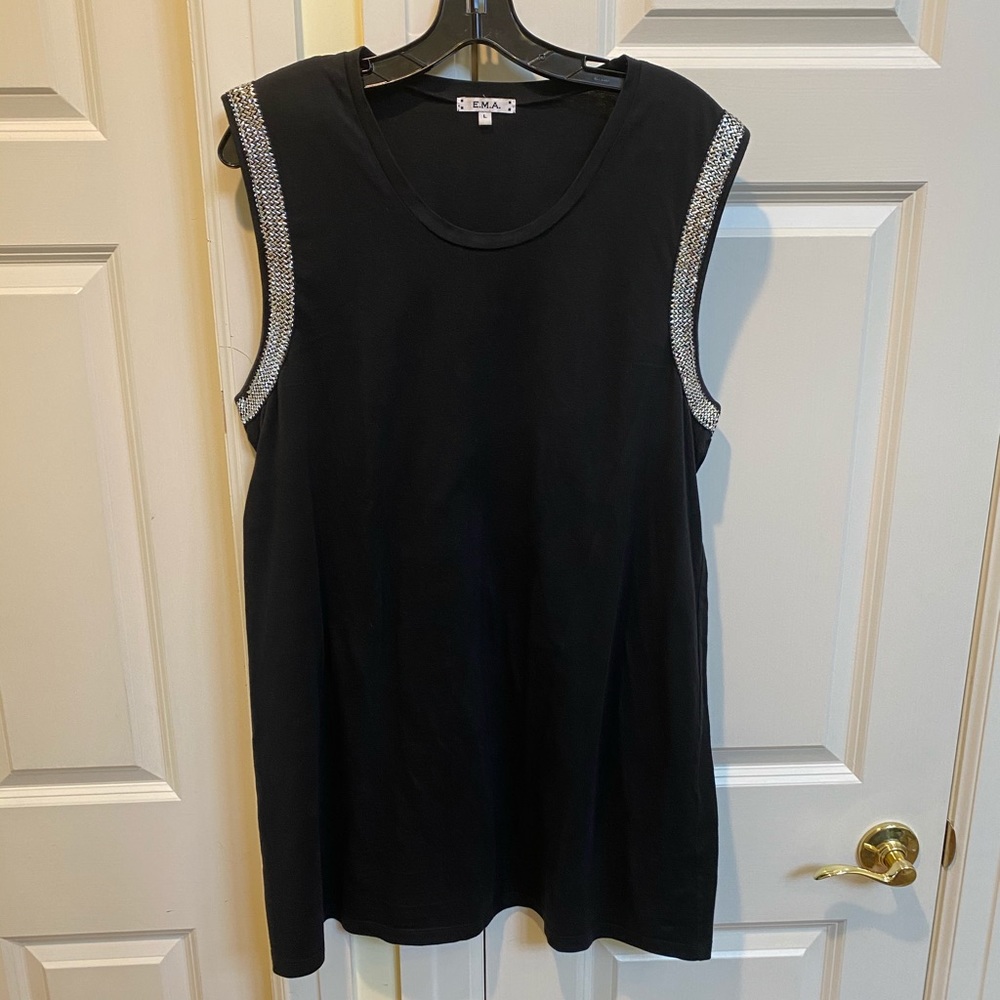 E.M.A. Black Muscle Sleeve Oversized Top